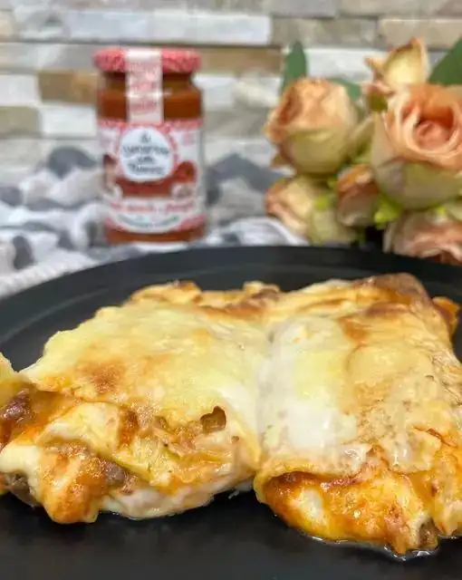 Crepes with cabbage, speck ragù and mushrooms
