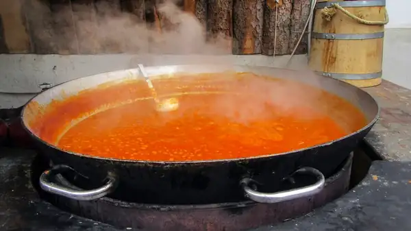 Los orígenes del pot-au-feu, el 'caldo madre' que hierve a fuego lento eternamente