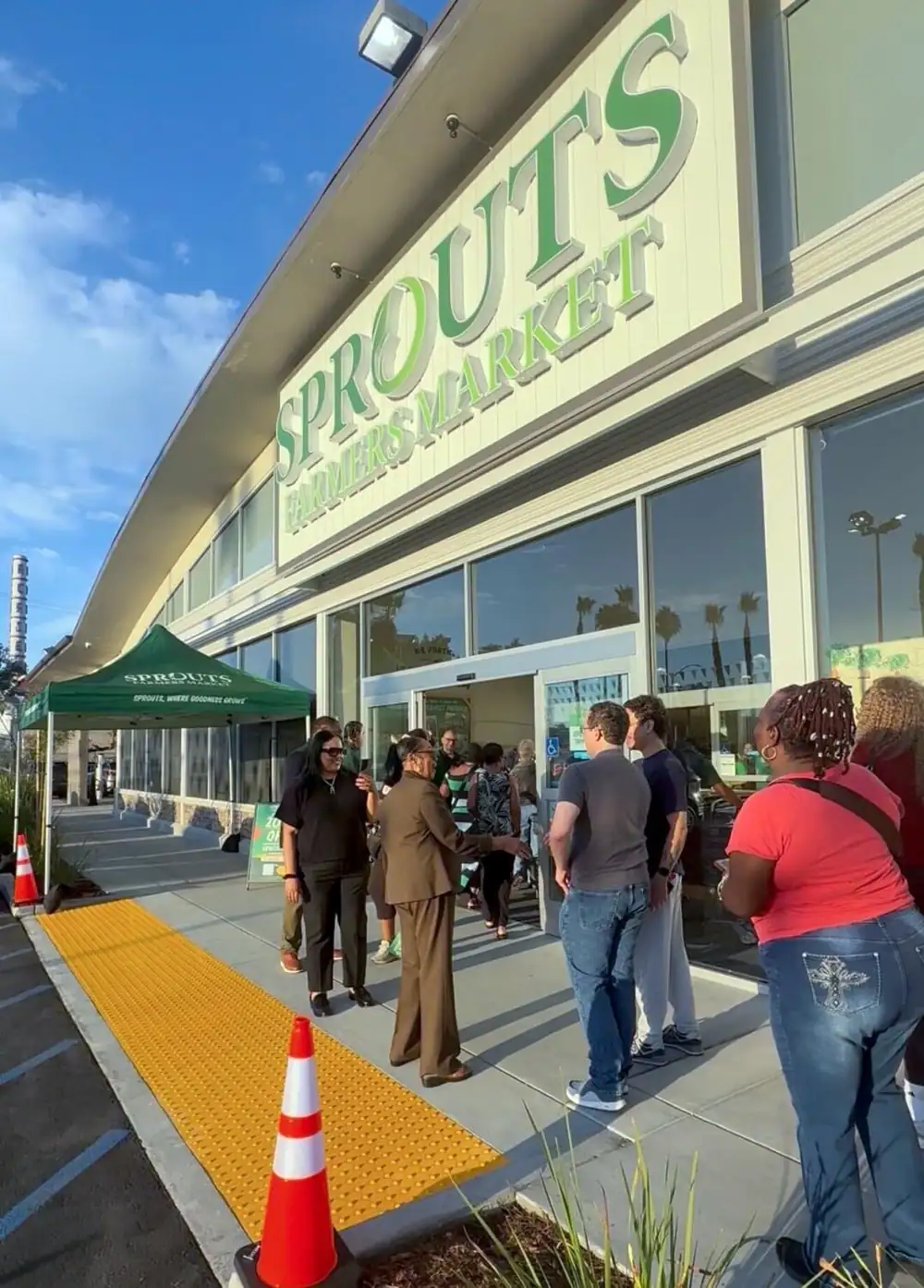 A new grocery store 'Sprouts' hope for easier access to healthy food in Inglewood