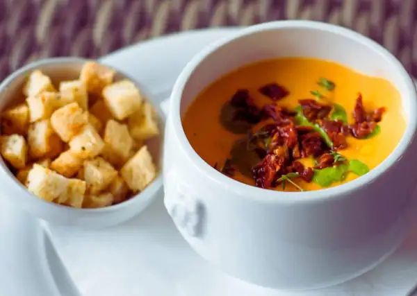 Veggie Cream Soup with Pesto & Dried Tomatoes