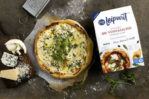 Pizza blanca deliciosa sin complejos – vea también la receta para la base de pizza perfecta