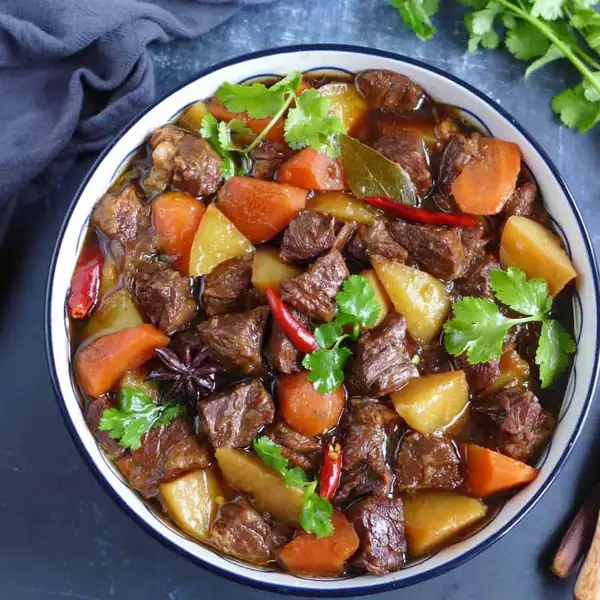 Chinese Beef Stew with Potatoes (土豆炖牛肉)