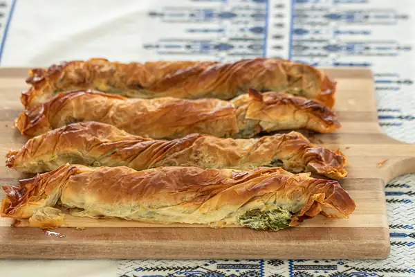 Spanakopita Twists (Crispy Spinach & Feta Phyllo Spirals)