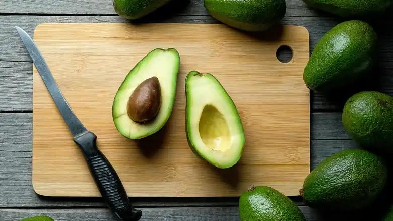4-Ingredient Avocado Chips Are The Bread Substitute You Deserve