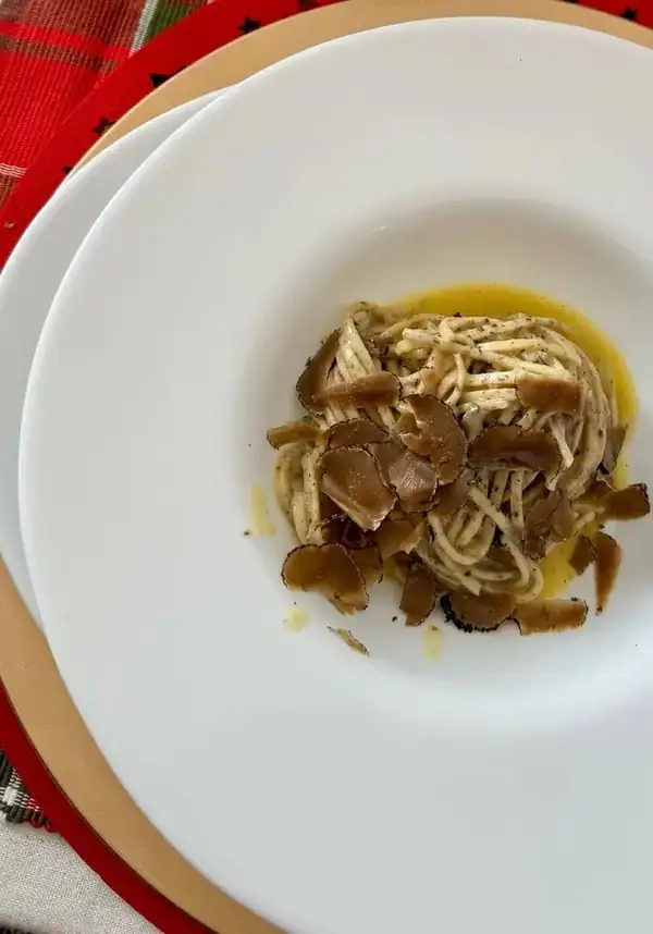 Tagliolini con mantequilla y trufa