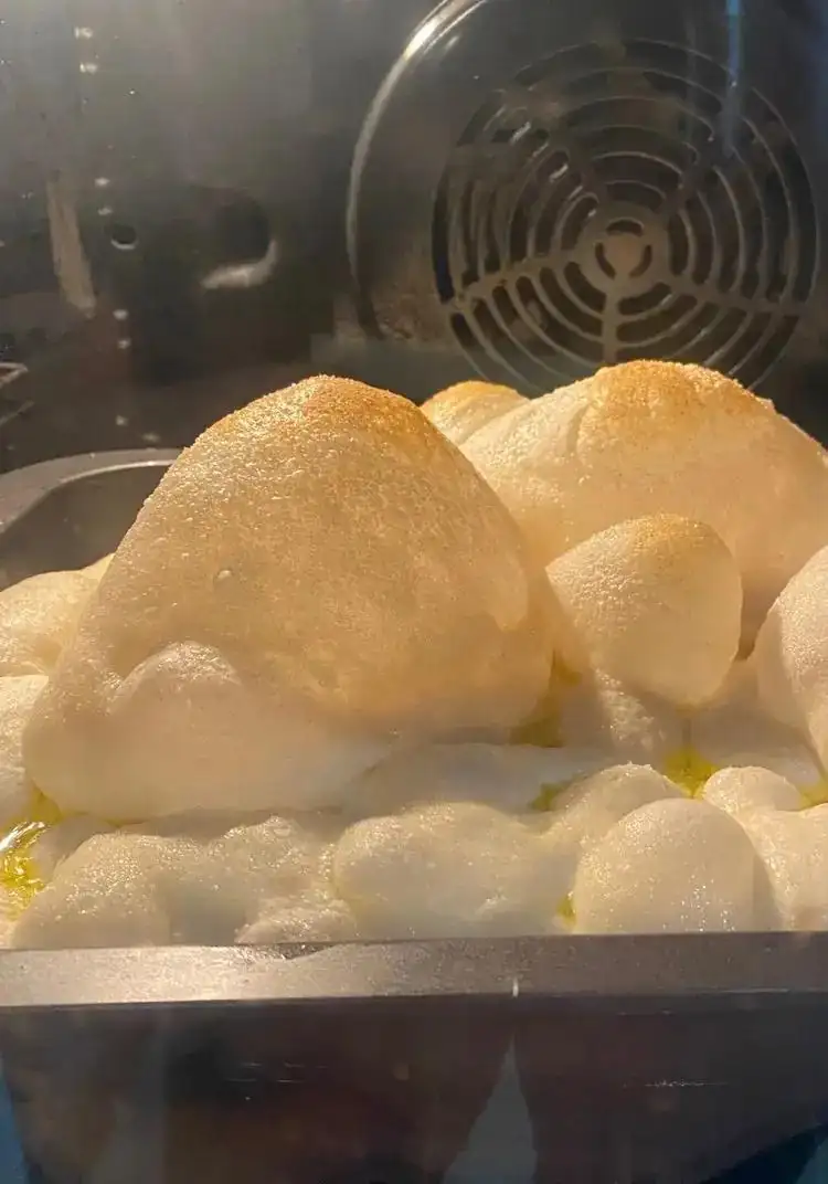 Focaccia with giant bubbles from Animaincucina