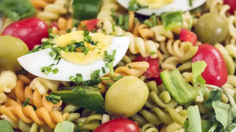 We Finally Know If Tri-Color Pasta Actually Tastes Different Based On Color