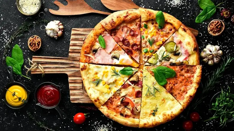 The Tangy Ingredient That Doubles As A Crunchy Pizza Topping