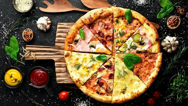 The Tangy Ingredient That Doubles As A Crunchy Pizza Topping