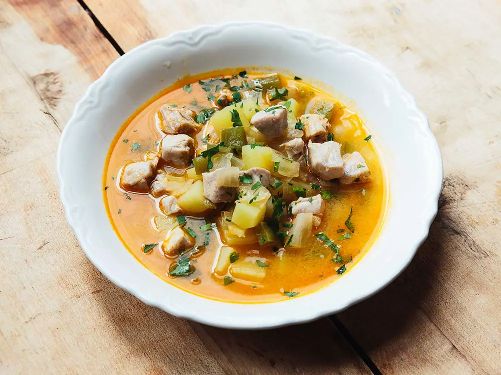 Sopa vasca de atún y patatas (receta Marmitako)