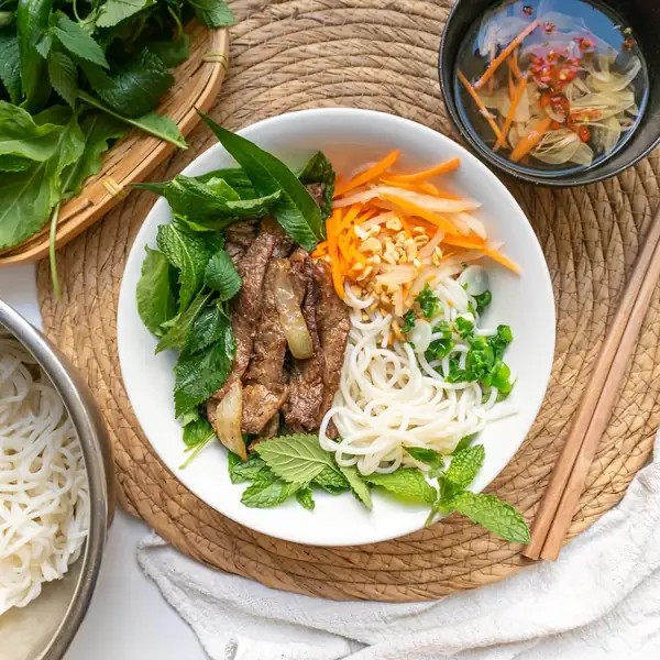 Vietnamese Beef Noodle Salad (Bún Bò Xào)