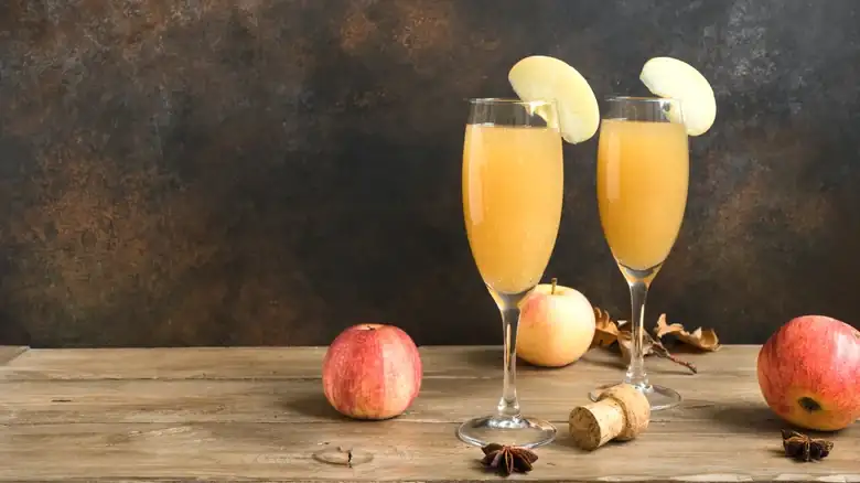 Sustituye el zumo de naranja por esta bebida otoñal para darle a tu mimosa un toque de temporada