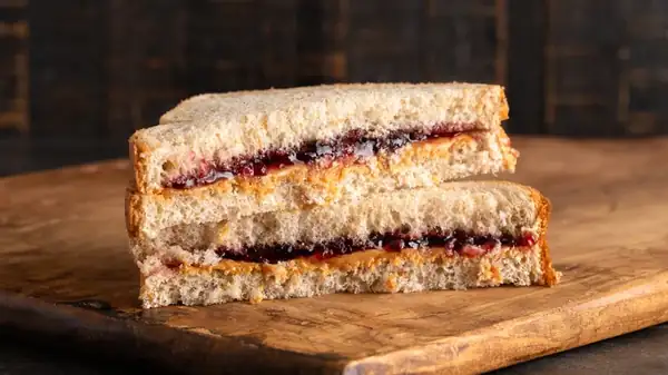 Why You Should Avoid Crusty Bread When Making A PB&J Sandwich