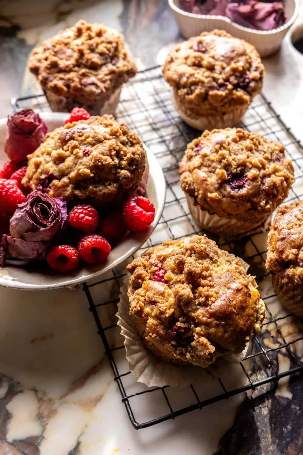 Magdalenas de frambuesa con crumble
