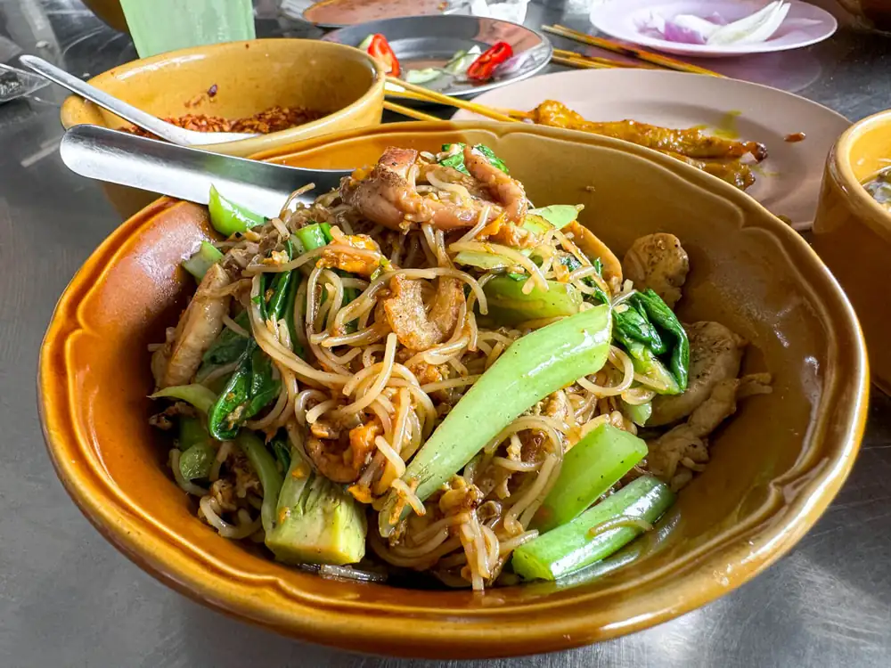 Amazing Phuket Noodles at Mee Ao Gea (หมี่อ่าวเก) - Thai Street Food, Restaurants, and Recipes