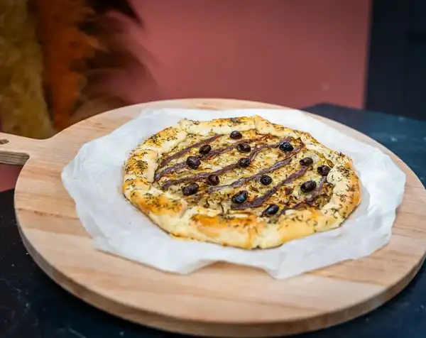 Galette with caramelized onion
