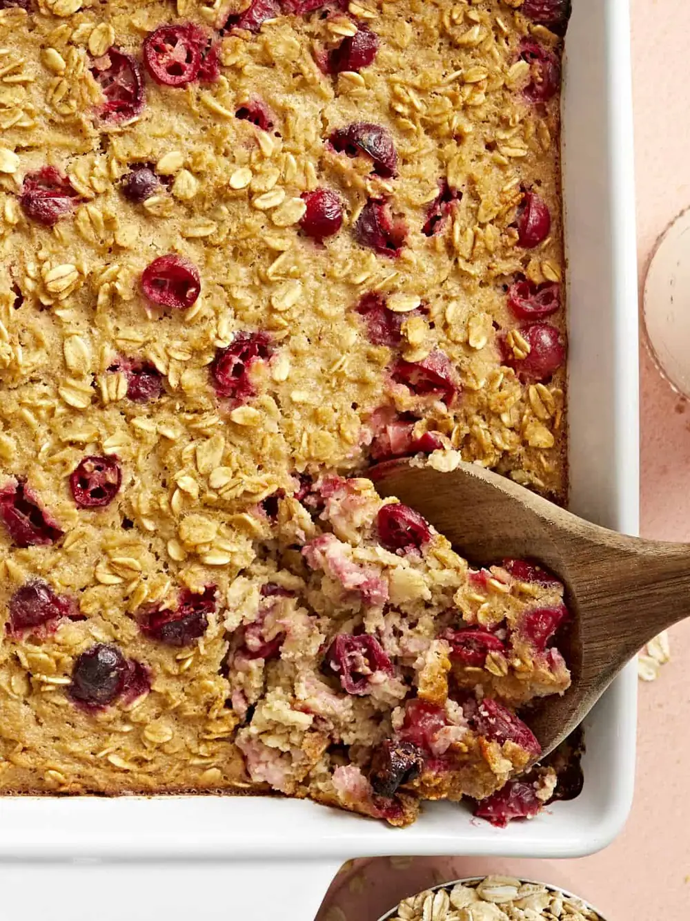 Avena horneada con manzana y arándanos: ¡ideal para el desayuno o el postre!