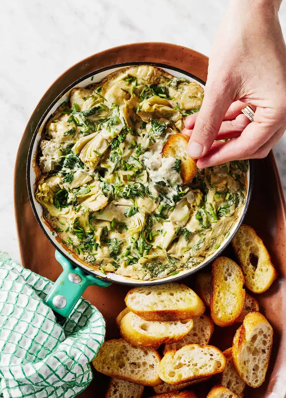 Dip vegano de espinacas y alcachofas