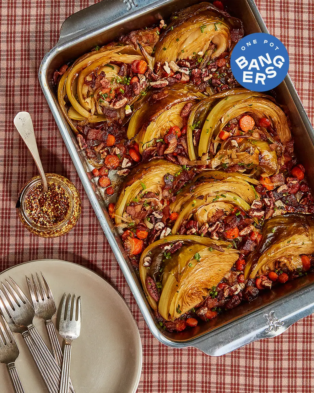 Col gratinada con tocino y nueces pecanas, todo en una sola sartén (Receta)