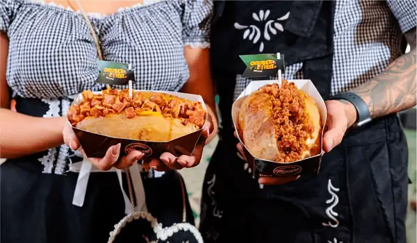 The Oktoberfest Blumenau gastronomy offers more than 150 options, with new additions in 2026, solidifying the festival as a gastronomic destination