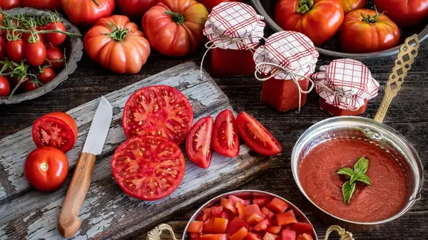To Save Money, Should You Buy Pasta Sauce Or Make It From Scratch?