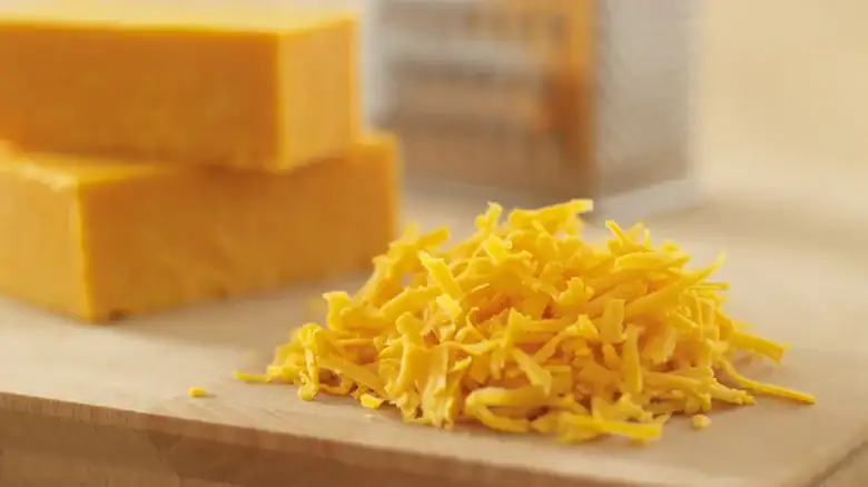 El ingrediente inesperado que necesitas si tu queso rallado se está apelmazando