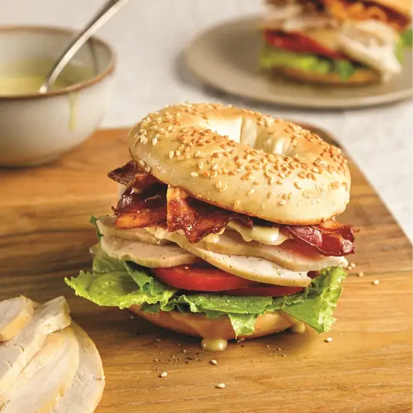 Bagels with turkey, mustard and honey sauce