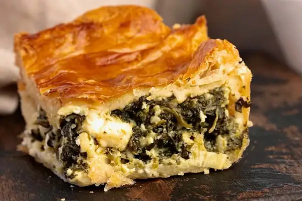 Spanakopita griega fácil con hojaldre