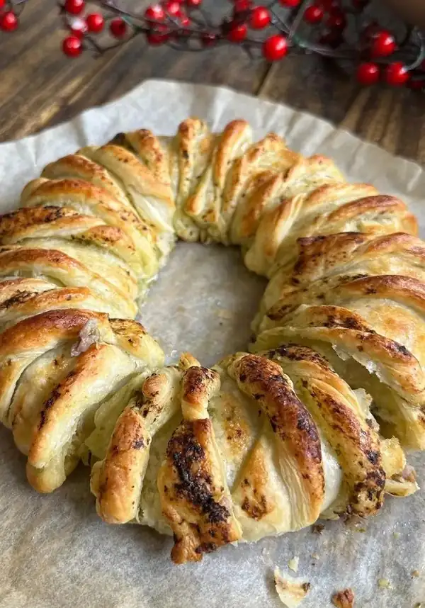 PUFF PASTRY GARLAND