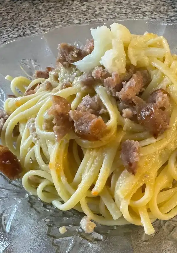 LINGUINE WITH SAUSAGE AND CAULIFLOWER CREAM 🫕