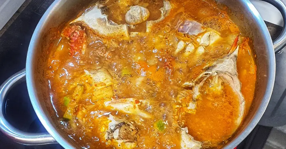 ¡Preparación de la comida completa con tan solo un refrescante guiso de cangrejo!