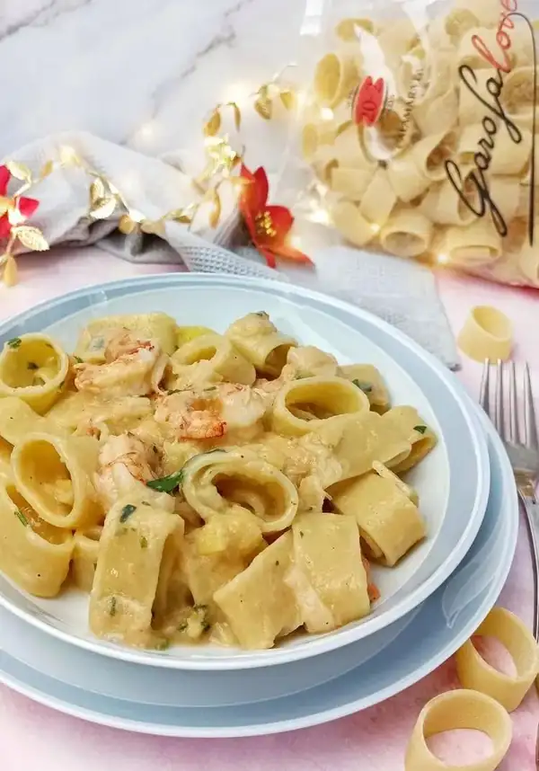 CALAMARATA WITH PRAWNS AND LEEKS