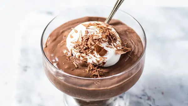 Solo te faltan 2 ingredientes para preparar la mousse de chocolate más exquisita del mundo
