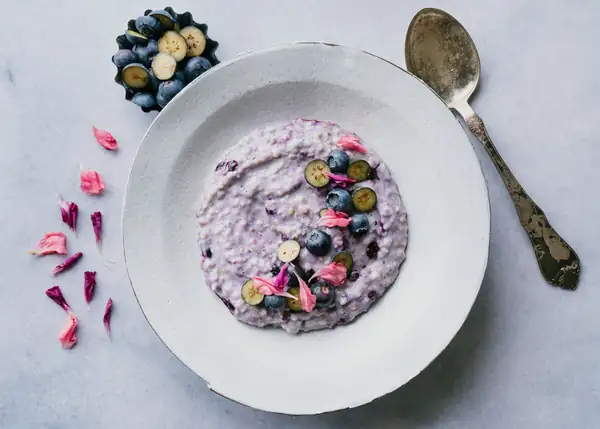 Oatmeal with blueberries