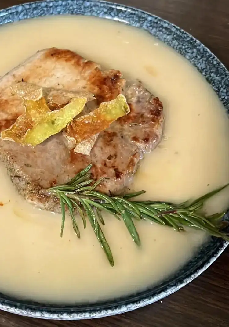 Pork fillet on meat cream
