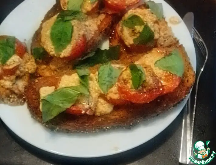 Tomatoes, crème fraîche and herbs