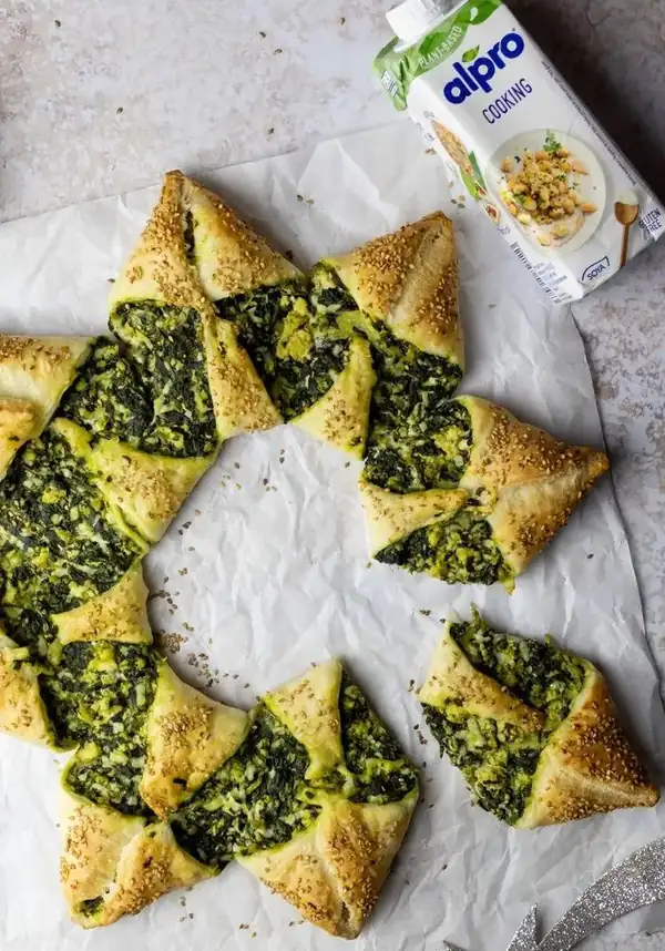 PUFF PASTRY STAR WITH SPINACH AND TOFU (vegan)