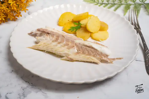 Sea bass baked in salt. An easy and healthy recipe for a juicy result