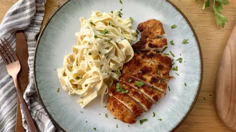 Ultra Creamy Chicken Fettuccine Alfredo Recipe