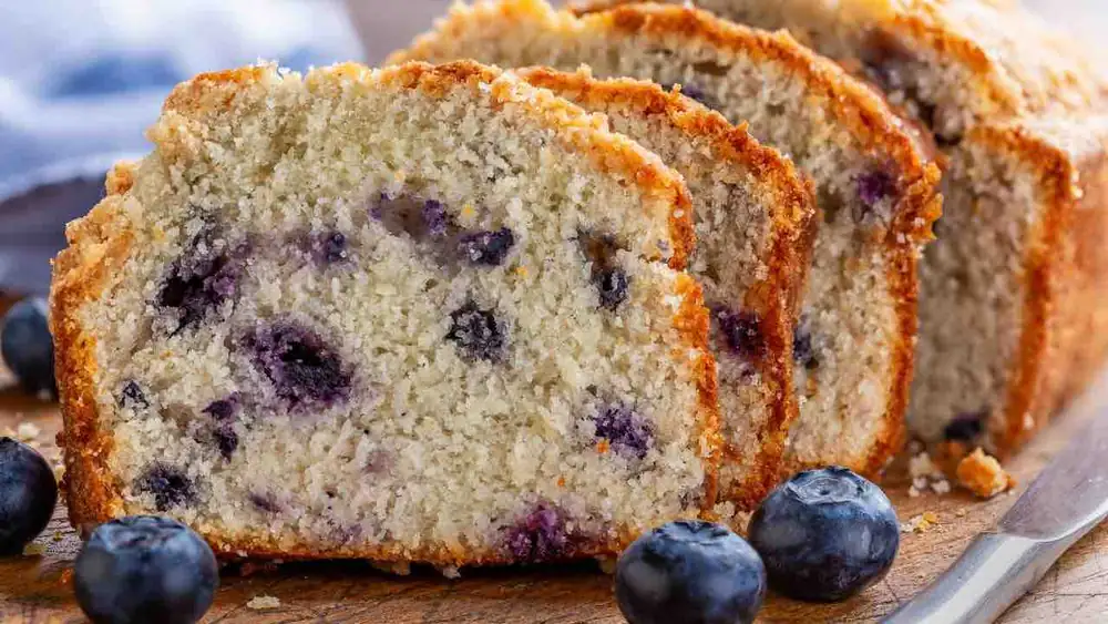 For today's breakfast I'm preparing a very soft, dairy-free blueberry plumcake