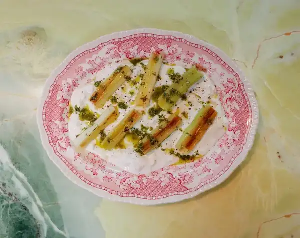 Gestoofde prei met stracciatella