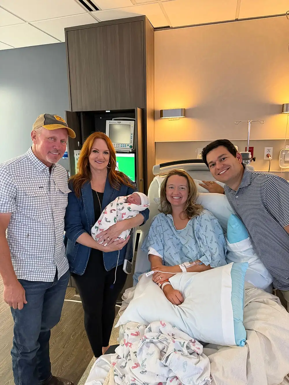 ¡Alex Drummond y Mauricio Scott acaban de dar la bienvenida a su bebé!
