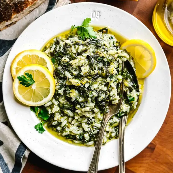 Spanakorizo-Greek rice with spinach and lemon