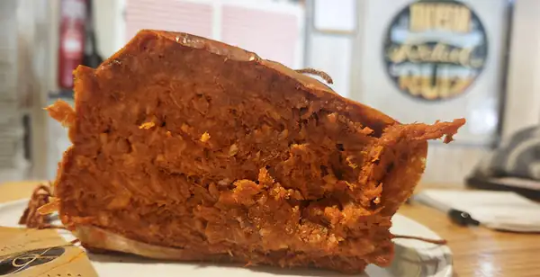 Sobrasada from Mallorca and bread from Alcalá de Guadaíra, the breakfast pairing suggested by Rafael Ruiz