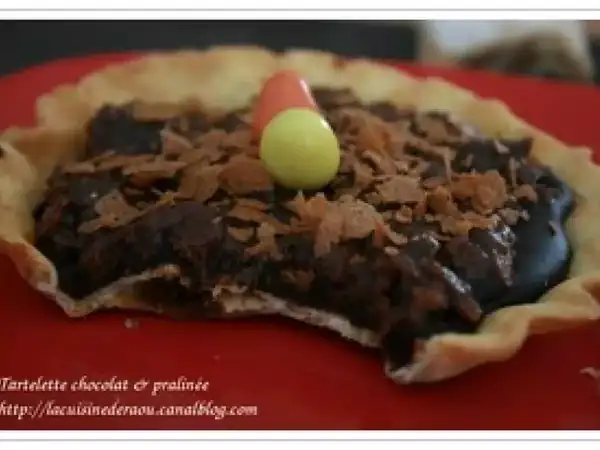 Recipe for chocolate praline tartlet with lace crepes
