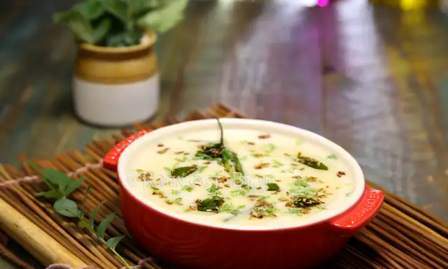 Receta fácil de Farali Kadhi o Vrat ki Kadhi फराली कढ़ी या व्रत की कढ़ी