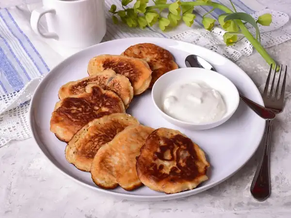 I don't knead the shortcrust pastry. I make these apple pancakes much faster than apple pie