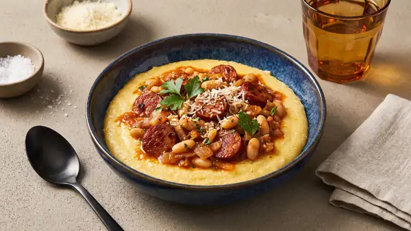 Polenta with bean and chorizo ​​sauce: perfect dinner