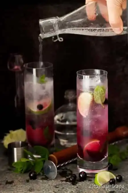 Cómo preparar un mojito de grosella negra con vainilla (Receta)
