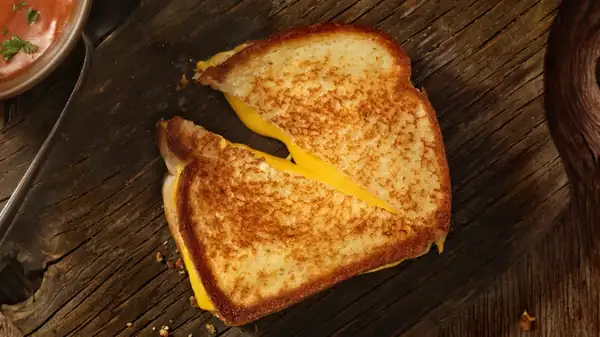 Dale a tu sándwich de queso a la parrilla un toque de postre con la ayuda de Nutella